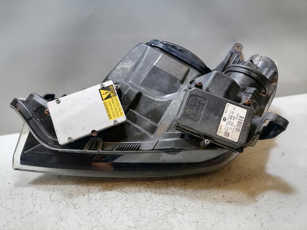 Opel Astra H original Xenonscheinwerfer rechts mit Kurvenlich schwarzer Hintergrund Bj.2009